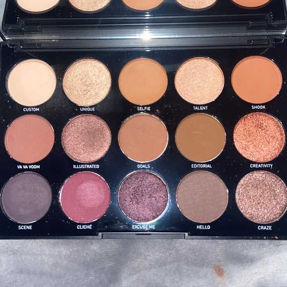 Morphe “Night Master” 15N eyeshadow palette used for swatches - Picture 4 of 5